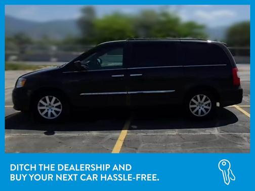 Photo 4 of 36 of 2015 Chrysler Town & Country Touring