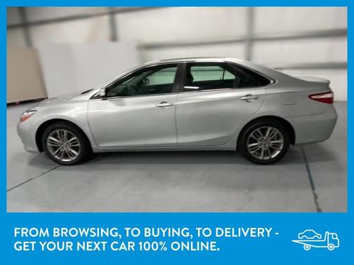 Photo 5 of 34 of 2017 Toyota Camry SE
