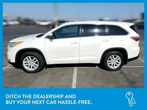 Photo 4 of 31 of 2014 Toyota Highlander LE