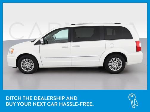 Photo 4 of 40 of 2013 Chrysler Town & Country Limited