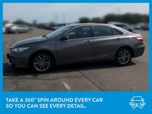 Photo 3 of 33 of 2015 Toyota Camry SE