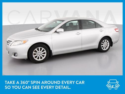 Photo 3 of 45 of 2011 Toyota Camry XLE