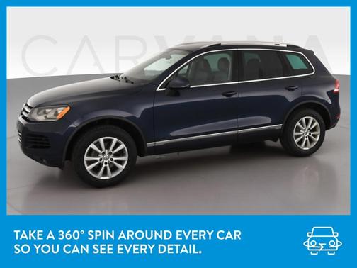 Photo 3 of 41 of 2014 Volkswagen Touareg Lux