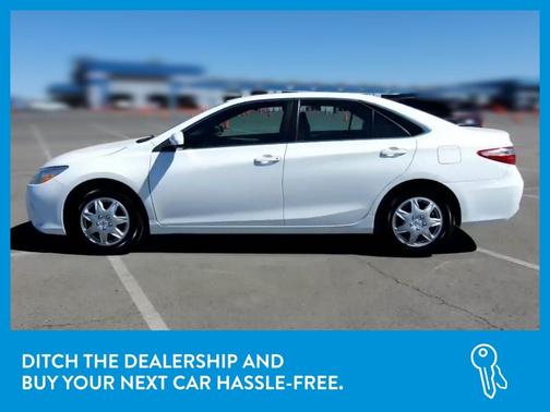 Photo 4 of 32 of 2016 Toyota Camry LE