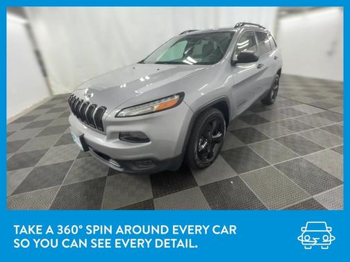 Photo 3 of 60 of 2017 Jeep Cherokee Altitude