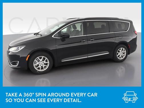 Photo 3 of 43 of 2020 Chrysler Pacifica Touring-L