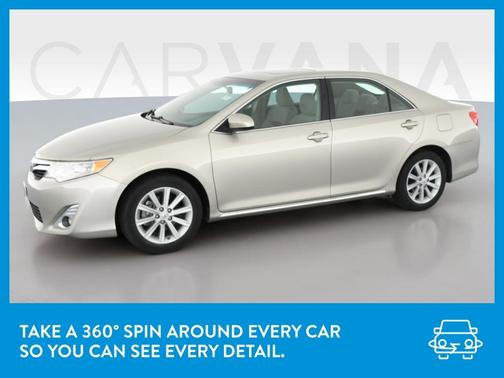 Photo 3 of 43 of 2014 Toyota Camry XLE
