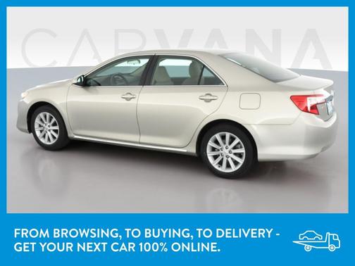 Photo 5 of 35 of 2014 Toyota Camry XLE