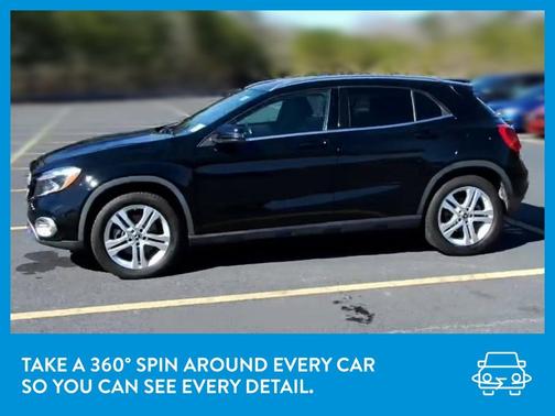 Photo 3 of 36 of 2018 Mercedes-Benz GLA 250 Base