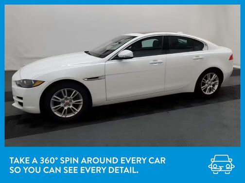 Photo 3 of 34 of 2017 Jaguar XE 20d Premium