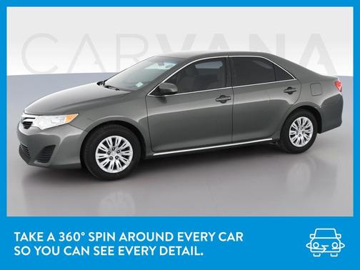 Photo 3 of 40 of 2012 Toyota Camry LE