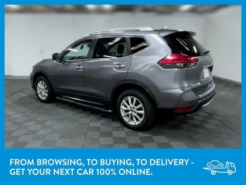 Photo 5 of 39 of 2017 Nissan Rogue SV