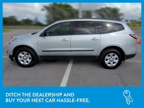 Photo 4 of 34 of 2015 Chevrolet Traverse LS