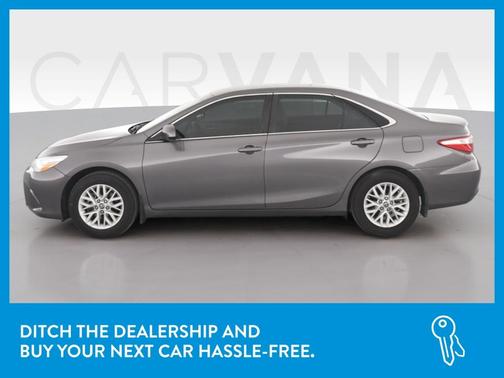 Photo 4 of 42 of 2016 Toyota Camry LE