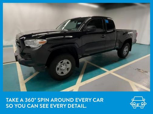 Photo 3 of 33 of 2018 Toyota Tacoma SR