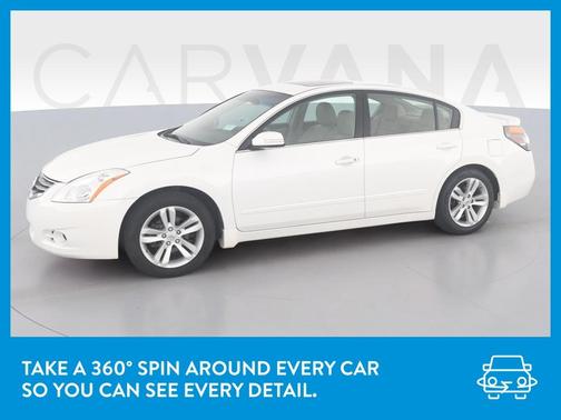 Photo 3 of 35 of 2011 Nissan Altima 3.5 SR