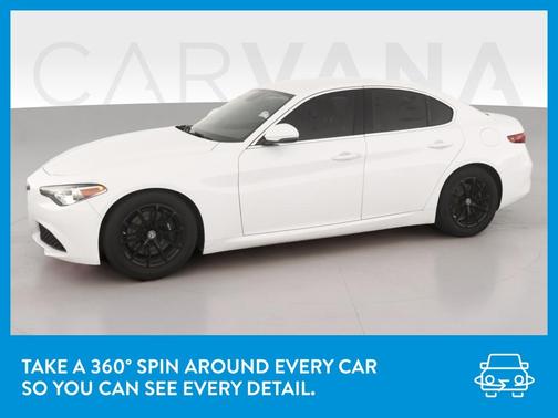 Photo 3 of 45 of 2018 Alfa Romeo Giulia Base