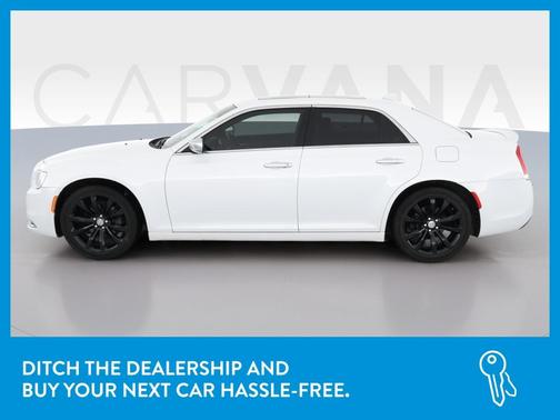 Photo 4 of 49 of 2015 Chrysler 300C Platinum