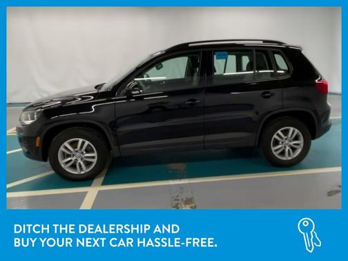 Photo 4 of 36 of 2017 Volkswagen Tiguan 2.0T S