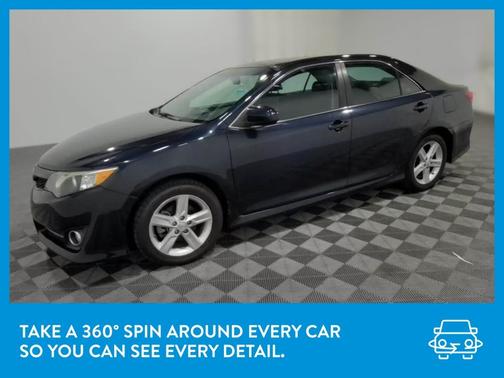 Photo 3 of 35 of 2014 Toyota Camry SE