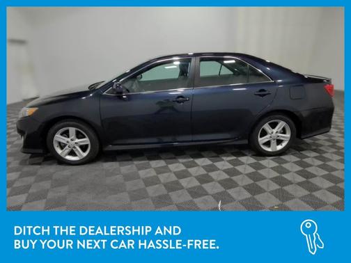 Photo 4 of 35 of 2014 Toyota Camry SE