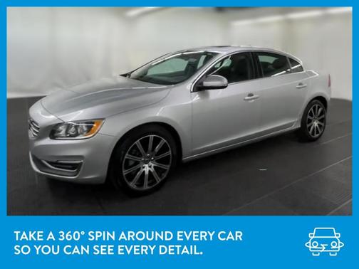 Photo 3 of 36 of 2017 Volvo S60 Inscription T5