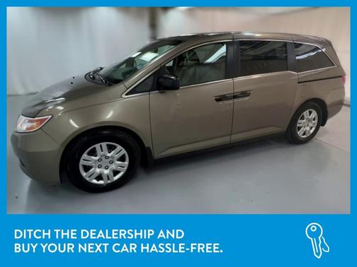 Photo 4 of 32 of 2013 Honda Odyssey LX