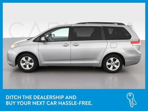 Photo 4 of 45 of 2011 Toyota Sienna LE