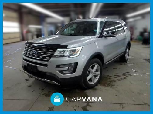 Photo 1 of 30 of 2017 Ford Explorer XLT