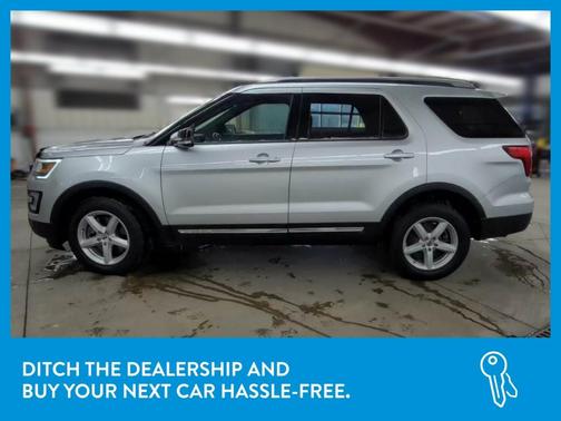 Photo 4 of 30 of 2017 Ford Explorer XLT