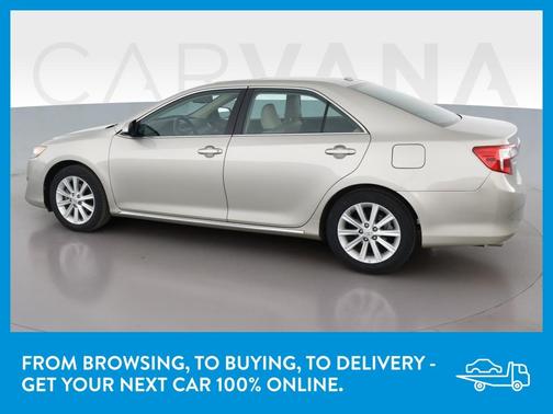 Photo 5 of 36 of 2013 Toyota Camry XLE