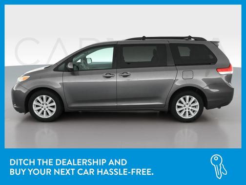 Photo 4 of 46 of 2011 Toyota Sienna LE