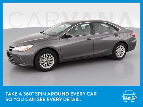 Photo 3 of 33 of 2016 Toyota Camry LE