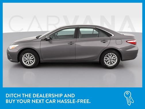 Photo 4 of 33 of 2016 Toyota Camry LE