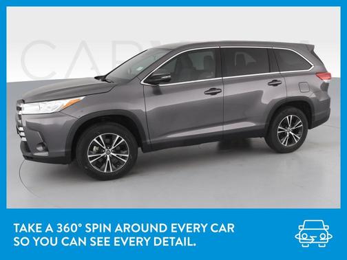 Photo 3 of 43 of 2019 Toyota Highlander LE