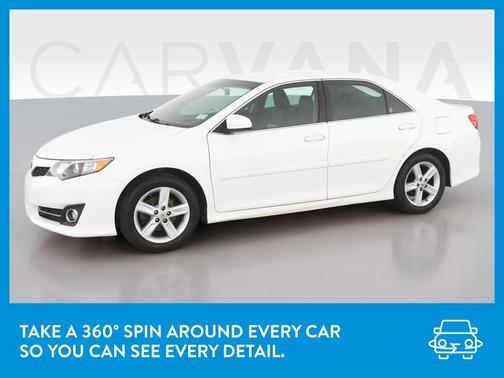 Photo 3 of 32 of 2013 Toyota Camry SE