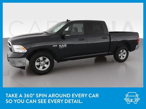 Photo 3 of 45 of 2020 RAM 1500 Classic SLT