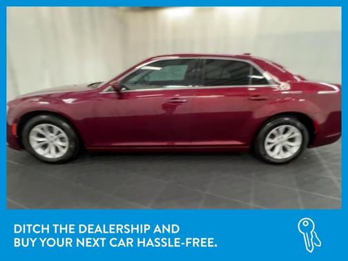 Photo 4 of 36 of 2015 Chrysler 300 Limited