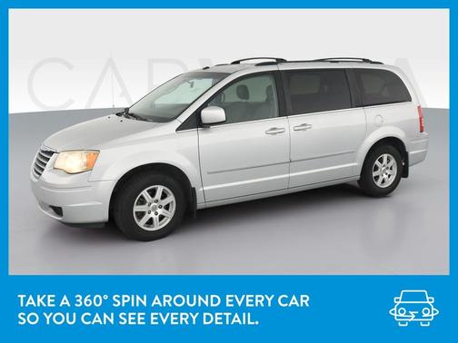 Photo 3 of 44 of 2010 Chrysler Town & Country Touring