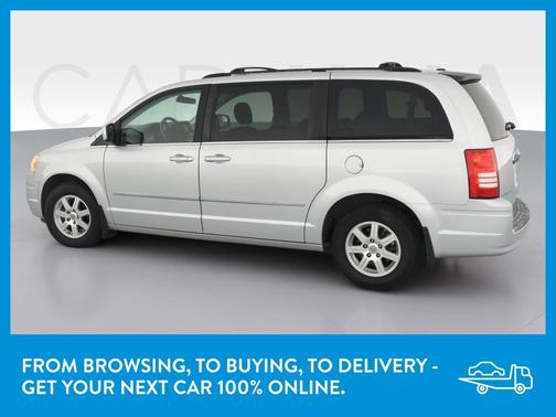 Photo 5 of 44 of 2010 Chrysler Town & Country Touring