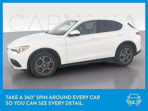 Photo 2 of 35 of 2018 Alfa Romeo Stelvio Base