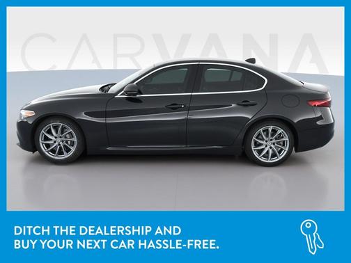 Photo 4 of 43 of 2017 Alfa Romeo Giulia Base