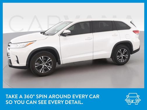 Photo 3 of 41 of 2018 Toyota Highlander LE