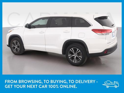 Photo 5 of 41 of 2018 Toyota Highlander LE