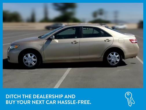 Photo 4 of 34 of 2010 Toyota Camry LE