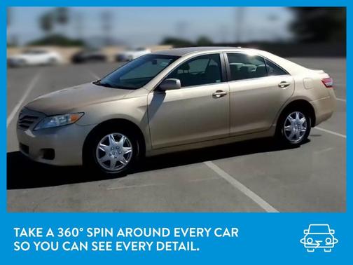 Photo 3 of 34 of 2010 Toyota Camry LE