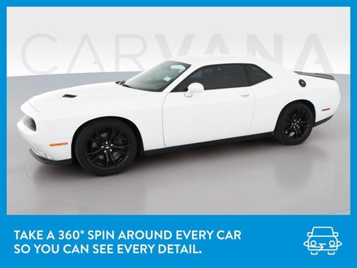Photo 3 of 44 of 2018 Dodge Challenger SXT