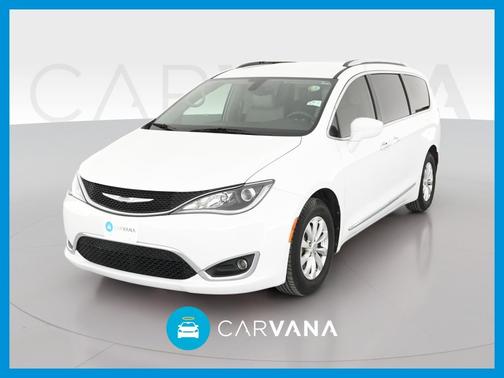 Photo 1 of 45 of 2018 Chrysler Pacifica Touring-L