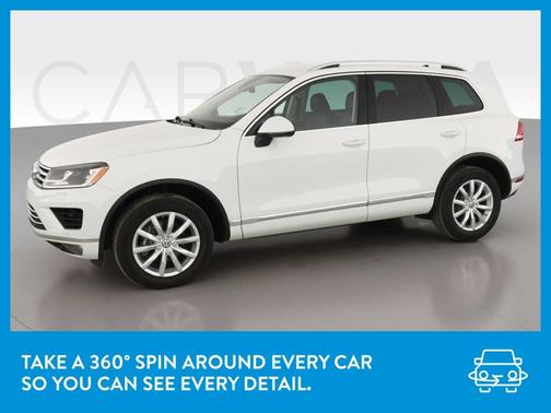 Photo 3 of 44 of 2017 Volkswagen Touareg V6 Sport w/Technology