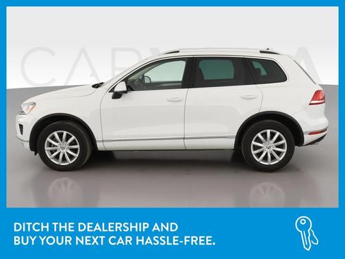 Photo 4 of 44 of 2017 Volkswagen Touareg V6 Sport w/Technology